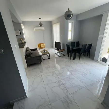 Azure Waves House Nyaraló